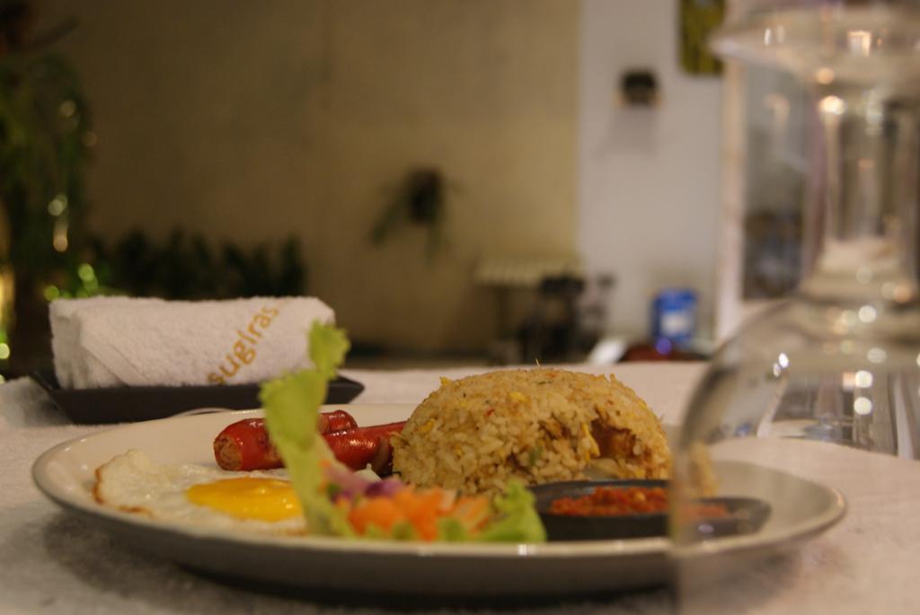 Sugiras Living Hotel Denpasa Buitenkant foto