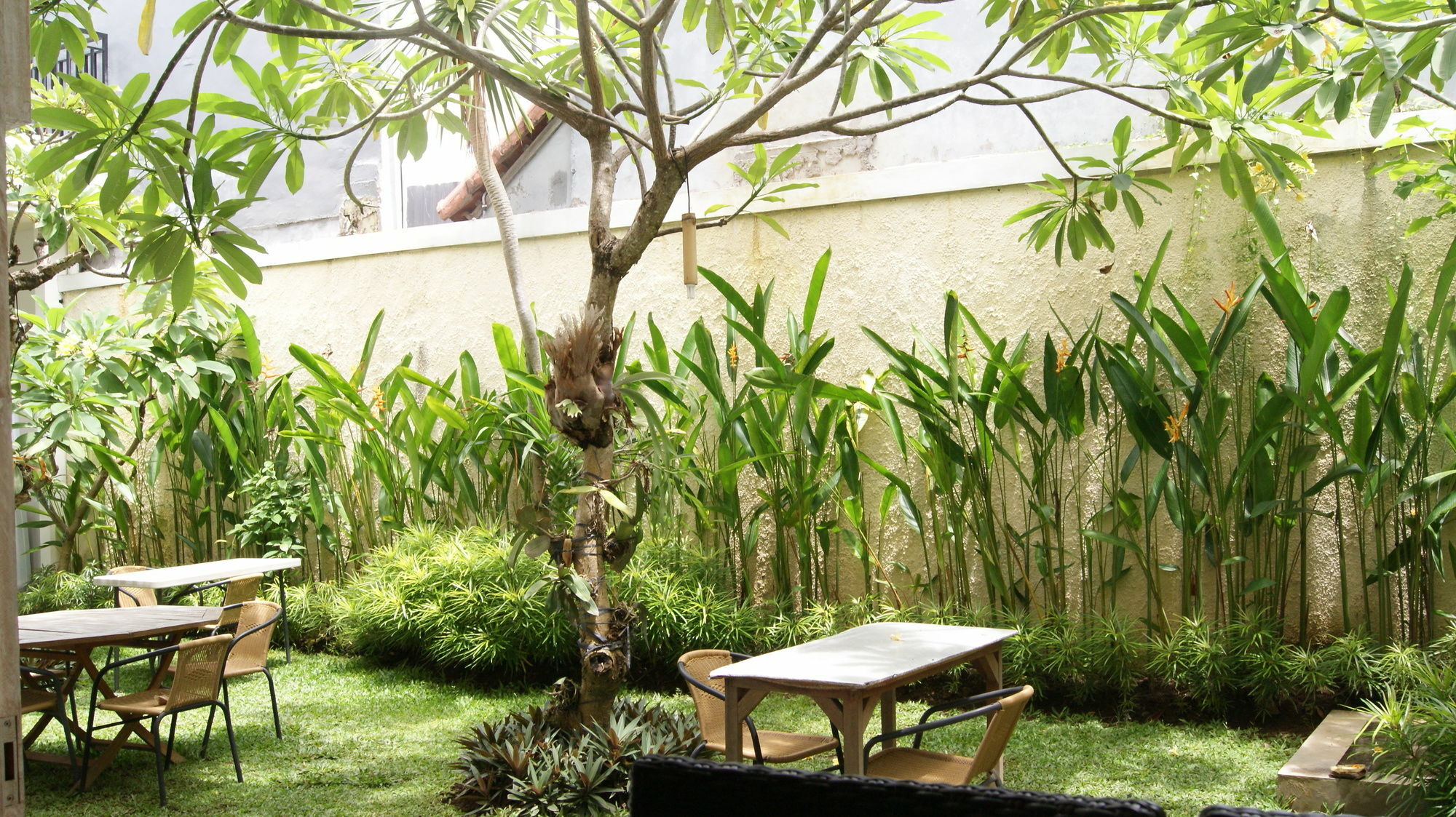 Sugiras Living Hotel Denpasa Buitenkant foto
